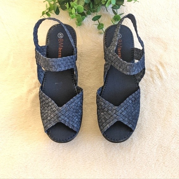 Women NWT Bernie Mev Woven Wedges Sandals Size 10.5